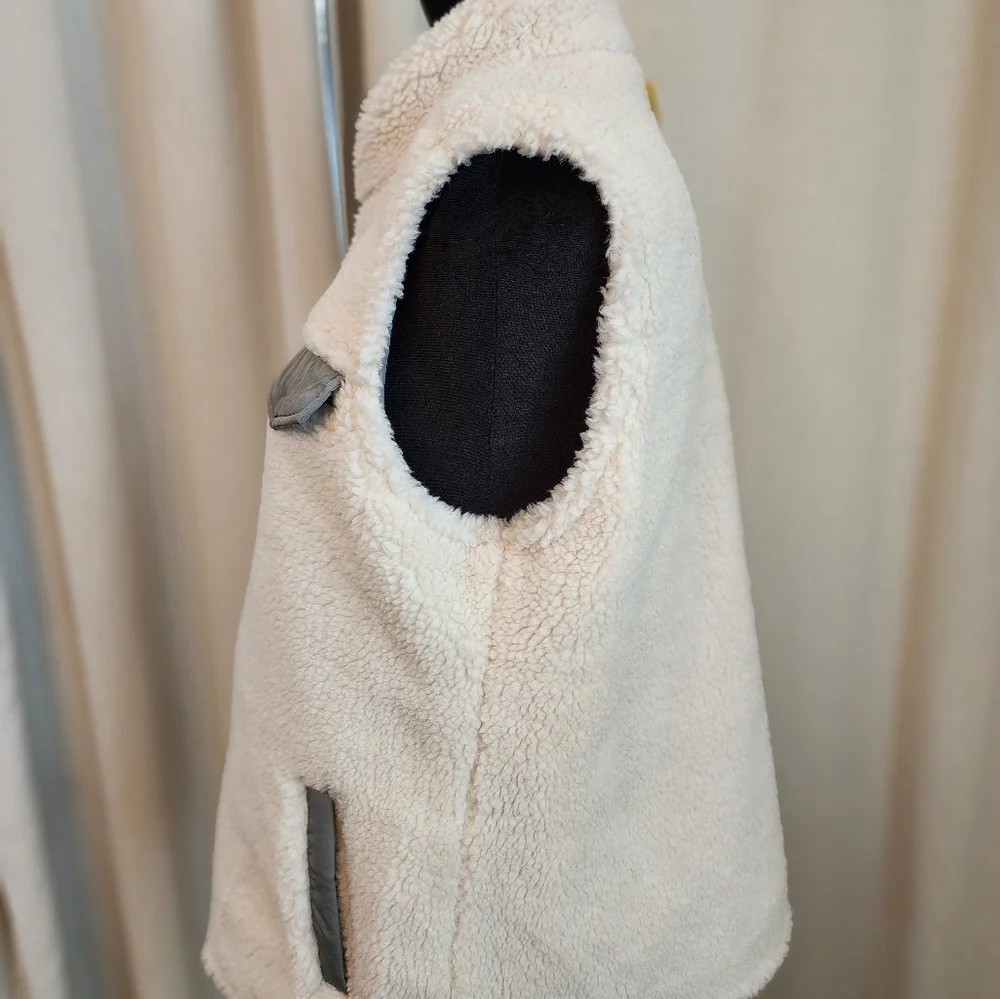 Unbranded Reversible Vest size M Color Sage Green/Blue - Picture 2 of 9